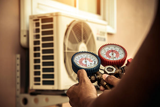Professional Ac Installation technician working in Chesterfield, IN
